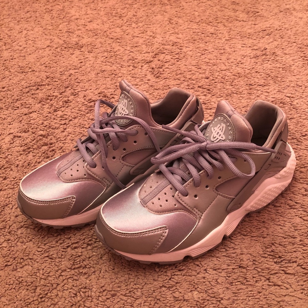 Silver Nike Air Huaraches - Picture 1 of 4